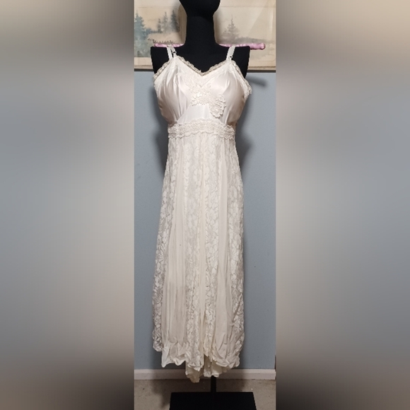 🍒 Elegant Vintage Lace Trimmed Handmade Slip Wedding Dress - Picture 1 of 16